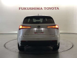 L字型リヤコンビネーションランプとスピンドル形状をテーマにした造形が特徴的なリヤビュー!