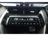★運転席と助手席でそれぞれお好みに合わせて温度設定が行えるフルオートエアコンです。外気温や室温、日射量を感知し、吹き出し温度、風量を緻密に制御します