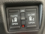【両側パワースライドドア】両側がパワースライドドアになっており、運転席のスイッチやスマートキーでも開閉が可能です!開口部も広いので乗り降りも楽々♪