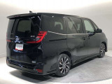 ご納車前にはエンジンオイル・オイルエレメント等を交換して、トヨタディーラーのエンジニアがしっかりと整備をさせていただきます。交換部品などについては、スタッフへお尋ねください。