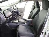 高いホールド性で運転姿勢が安定します。長距離ドライブでも疲れにくいのが魅力です。快適なドライビングライフをお送りください♪