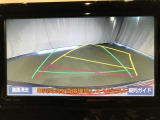 【バックモニター】駐車時に後方がリアルタイム映像で確認できます。大型商業施設や立体駐車場での駐車時や、夜間のバック時に大活躍!運転スキルに関わらず、今や必須となった装備のひとつです!