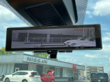 【スマートルームミラー】バックドアについてますカメラと連動して、後方の映像がルームミラーに映ります。