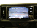 バックモニターがついていますので、バックでの駐車が苦手な方でも大丈夫です 実際のバック駐車は目視確認と合わせてお使い下さい