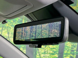 【デジタルインナーミラー】後席の大きな荷物や同乗者で後方が確認しづらい時でも安心!カメラが撮影した車両後方の映像をルームミラー内に表示。クリアな視界で状況の確認が可能です!
