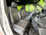 運転席シート廻りは使用感も少なく、良好な状態となっています。丁寧に使われていたことがよくわかりますね。