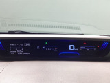 スピードメーターはこちら!すっきりとしたデザインで、昼間でも夜間でも見やすい設計になっています。