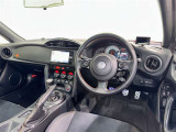 運転席まわりです。 各操作スイッチは使いやすい位置に配置されてます。