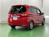 後席の窓には外から車内が見えにくくなるプライバシーガラスを採用。周りを気にせずリラックスして過ごせます