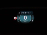 ヘッドアップディスプレイは視認性が非常に良く、運転時の視線を逸らさず様々な情報の確認が行えます。