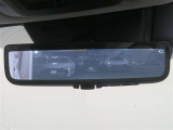 車両後方の視界をクリアに映し出す「デジタルインナーミラー」搭載です。