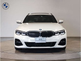 BMW代表的な特徴のキドニーグリル。BMWのすべてのモデルに採用され、BMWらしさを強調しております。