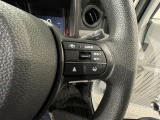 【ステアリングスイッチ】運転中に視線を前に向けたまま画面の操作できます。