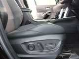 パワーシート搭載。微妙な調整が手軽にでき、ピッタリなポジションで運転することが可能です。