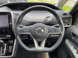 【純正革巻きステアリング】上質な革を使用することで、手にしっかり馴染みとても運転しやすいハンドルです♪
