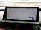 DCM(専用通信機)を装備したコネクティッドナビです。なお無償でのご利用期間は限定(令和13年2月まで)されています。詳しくは営業スタッフにお問い合わせください。