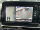 アラウンドビューモニターは、自車の前方・後方・側面映像をモニタ-に映して離合時・駐車時などにとても便利です。