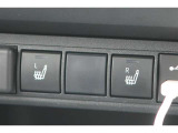 運転席と助手席にシートヒーターが付いています。