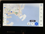 ディスプレイオーディオやカーナビは、現代のドライブにおいて欠かせない装備のひとつです。初めての場所でも迷いにくく、快適なルート案内で運転をサポートします。移動中のエンターテインメント性も高まります。
