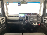 【前方視界】開放的な前方視界!運転がしやすく疲れにくいです♪窓が大きく、見通しがとっても良いおクルマですよ♪