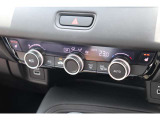 フルオートエアコンを装備。運転席・助手席にはシートヒーターを装備しており、寒い朝、車に乗り込んですぐにシートヒーターをオン!温かさが広がり、寒い朝も快適に始まります♪