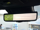 【デジタルインナーミラー】後席の大きな荷物や同乗者で後方が確認しづらい時でも安心!カメラが撮影した車両後方の映像をルームミラー内に表示。クリアな視界で状況の確認が可能です!