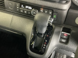 発進時から滑らかに加速する無段階変速のCVTはストップ&ゴーの多い街の中も快適です