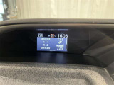 マルチインフォメーションディスプレイで、外気温、航続可能距離などをひと目で確認できます。