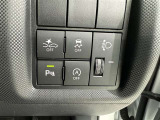 コーナーセンサーを車の前後に装備。障害物までの距離に応じて警告音を変えてお知らせ。縦列駐車時や駐車場・車庫などでの取り回しをサポートします。詳細は販売店スタッフまでおたずねください。