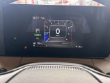 見やすいメーター類。 中央部のディスプレイには車両情報の表示や車両運転支援装備のON/OFFを行えます。