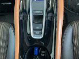 パーキングブレーキはスマートな電子制御式と合わせて渋滞時等にブレーキペダルから足を離しても停車状態を保持してくれるオートブレーキホールド機能で運転が楽になります。スタートはアクセルペダルを踏むだけ