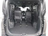 【トランクルーム】荷室の広さも十分です!シートアレンジでシートを畳めば長い荷物だって積めますね。シートアレンジの操作方法など、お気軽にご相談下さい。