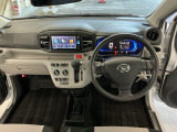 【前方視界】開放的な前方視界!運転がしやすく疲れにくいです♪窓が大きく、見通しがとっても良いおクルマですよ♪