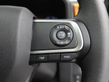 【全車速追従機能付アダプティブクルーズコントロール】走行中に先行車の様子を検知しながら、設定した車速の範囲内で先行車との距離のキープを支援。疲れにくく、長距離運転中の渋滞なども快適に運転できます。