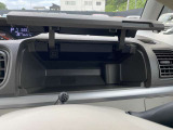 タントは、センターメーター。インストパネル右側にも収納スペースがついています。頻繁に使う物、隠しておきたい物、置く場所が困らないのも、タントの魅力です。