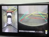 パノラミックビューモニター付きです。車両を上から見たような映像をディスプレイオーディオ画面に表示。運転席からの目視だけでは見にくい、車両周辺の状況をリアルタイムでしっかり確認できます。