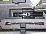 車載工具のジャッキ(車体を持ち上げる工具)とクリップレンチ(タイヤのナットを緩める、絞める工具)です。