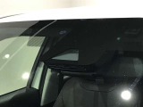 【衝突被害軽減ブレーキ】前方の車両や横断する歩行者などを検知した時、衝突回避や被害軽減をサポートします。