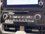 オートエアコンは温度を設定するだけで、自動で風量などを設定してくれます。運転しながら操作も必要ないので、安全性も向上します。