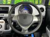 インテリアに合わせたデザインのステアリングは、運転される方のことも考え、運転しやすい形状、大きさです。是非一度、実際に触ってお確かめください。