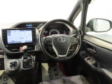 見通しのよいすっきりとした視界で、誰でも運転しやすいです。運転のしやすさは疲れにくさにも繋がりますよ♪