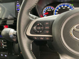 運転中、オーディオの操作をしてて、ハッとしたことはありませんか?ステアリングスイッチは、運転中でもハンドルでオーディオの操作が可能です。安全なドライブをサポートします。