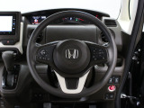 【運転席まわり】Honda独自の設計思想に基づき、自然に手を伸ばした先に操作したいものがあるようレイアウトを追求 !