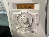【オートエアコン】一度お好みの温度に設定すれば、車内の温度を検知し風量や温度を自動で調整。暑い&hellip;寒い&hellip;と何度もスイッチ操作をする必要はありません。快適な車内空間には必須の機能ですね♪