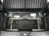 【車載工具】タイヤ交換には必需品ですね!万が一に役立つ工具です。緊急時に備え、使い方をしっかり覚えておきましょう。