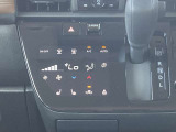 ◆エアコン◆温度の設定をしてAUTOボタンを押すだけ簡単。車内を快適な温度に保ってくれます