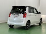 後席の窓には外から車内が見えにくくなるプライバシーガラスを採用。周りを気にせずリラックスして過ごせます