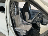 【運転席・助手席】内装ルームクリーニング済みです。しっかり綺麗にしていますので、是非、お確かめください。車に自信があるからこそ、是非一度ご来店頂き内外装も見てもらえると幸いです。