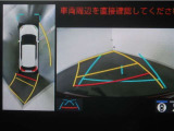 パノラミックビューモニター付きです。車両を上から見た様な映像を画面に表示。運転席からの目視だけでは見にくい、車両周辺の状況をリアルタイムでしっかり確認出来ます。