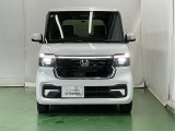LEDヘッドライトを装備しています。LEDヘッドライトはとても明るく、雨の日や夜間走行も安全・安心です。オートライトコントロール付きで周囲の明るさに応じて自動で点灯・消灯します